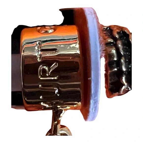 Kurt Geiger London NWT gorgeous Micro Eagle Crystal Linear Drop Earrings - Picture 7 of 10